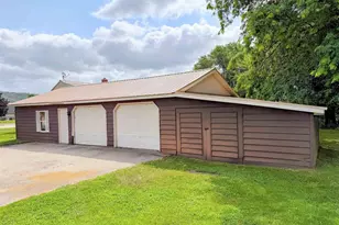 1733 S Marquette Rd, Prairie Du Chien, WI 53821 - Photo 3