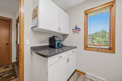 1043 N Wuthering Hills Drive, Janesville, WI 53546 - Photo 17