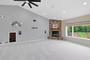 3017 Craig Ln, Sun Prairie, WI 53590 - Photo 9