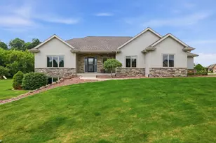 3017 Craig Ln, Sun Prairie, WI 53590 - Photo 3