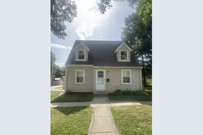 915 West Street, Baraboo, WI 53913 - Photo 1