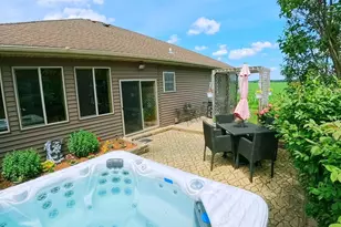 321 4th St, Brooklyn, WI 53521 - Photo 5