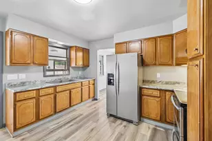 618 E Conant St, Portage, WI 53901 - Photo 5