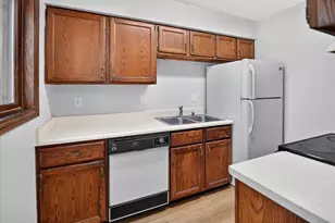 6866 Park Ridge Dr, Madison, WI 53719 - Photo 9