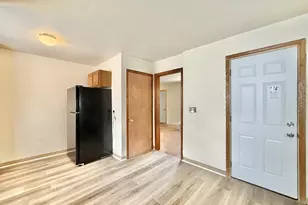922 Farwell St, Beloit, WI 53511 - Photo 5
