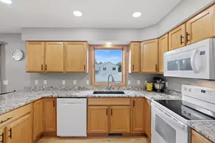 5478 Shale Rd, Fitchburg, WI 53711 - Photo 13
