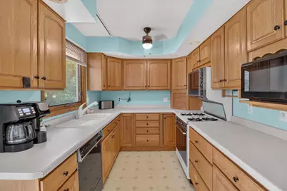 1638 Arkansas Avenue, Madison, WI 53704 - Photo 9