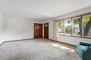 727 Jacquelyn Dr, Baraboo, WI 53913 - Photo 5