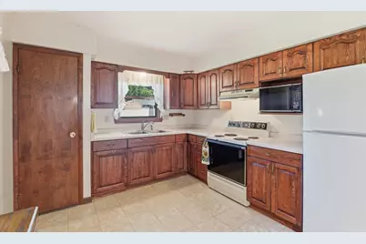 727 Jacquelyn Drive, Baraboo, WI 53913 - Photo 7