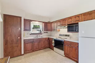 727 Jacquelyn Dr, Baraboo, WI 53913 - Photo 7
