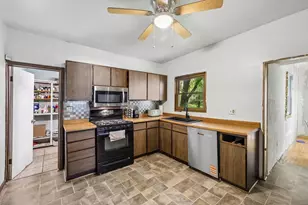 426 E Carroll St, Portage, WI 53901 - Photo 9
