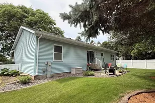 1820 Edon Dr, Janesville, WI 53546 - Photo 5