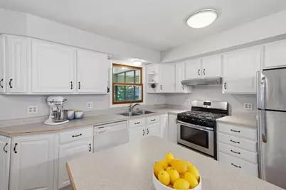 4717 Leo Drive, Madison, WI 53716 - Photo 9