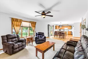 318 Burl Oak Dr, DeForest, WI 53532 - Photo 9