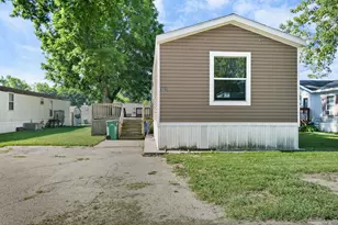 808 Charles Ln, Stoughton, WI 53589 - Photo 3