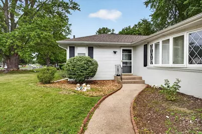 879 E Inman Parkway, Beloit, WI 53511 - Photo 3