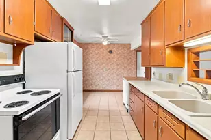 2834 Commercial Ave, Madison, WI 53704 - Photo 9