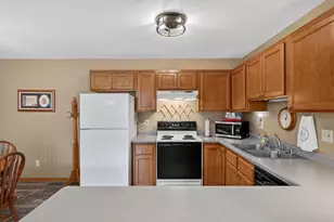 403 Hanson Rd, Stoughton, WI 53589 - Photo 15