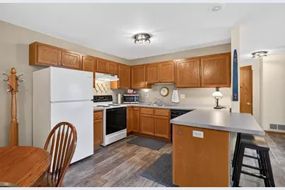 403 Hanson Road, Stoughton, WI 53589 - Photo 5