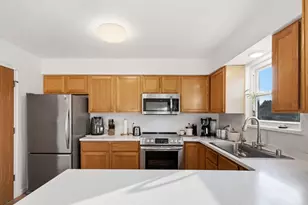 913 N Clover Ln, Cottage Grove, WI 53527 - Photo 5