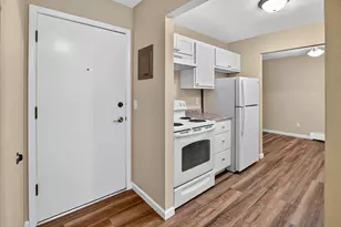 5110 Pebblebrook Dr, Madison, WI 53716 - Photo 11
