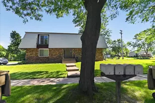 5110 Pebblebrook Dr, Madison, WI 53716 - Photo 3