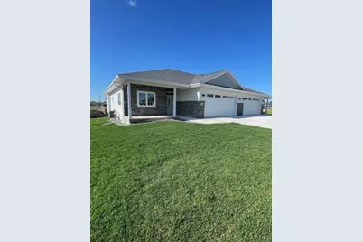 825-827 Vineyard Court, Cambridge, WI 53523 - Photo 1