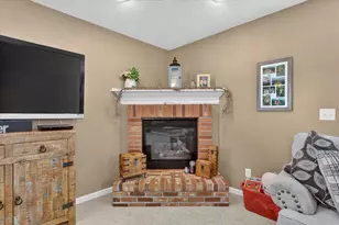 613 S 6th St, Janesville, WI 53536 - Photo 11