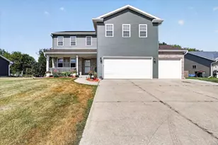 613 S 6th St, Janesville, WI 53536 - Photo 1
