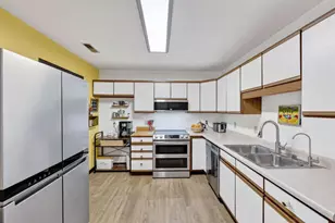 725 N Thompson Dr, Madison, WI 53704 - Photo 7