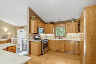 933 Chalfont Dr, Sun Prairie, WI 53590 - Photo 9
