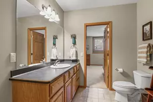 933 Chalfont Dr, Sun Prairie, WI 53590 - Photo 41