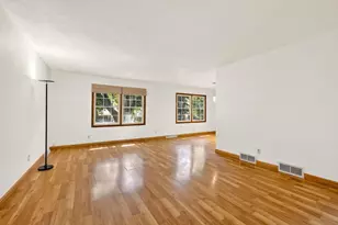 4506 Village Ln, Madison, WI 53704 - Photo 9