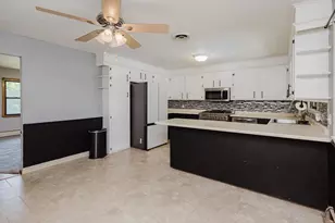 1422 Ellen Ave, Madison, WI 53716 - Photo 9