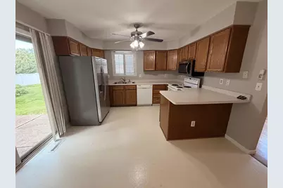 25 Plum Tree Village, Beloit, WI 53511 - Photo 11