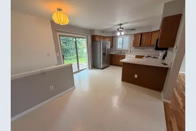 25 Plum Tree Village, Beloit, WI 53511 - Photo 9
