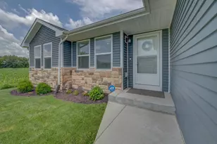2215 Red Barn Ln, Beloit, WI 53511 - Photo 31