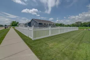 2215 Red Barn Ln, Beloit, WI 53511 - Photo 25