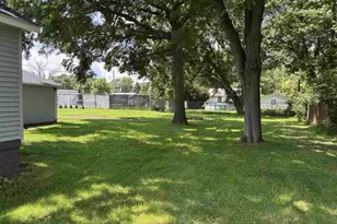 332 S Pine St, Janesville, WI 53548 - Photo 3