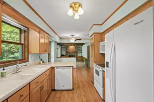 7830 W Oakbrook Cir, Madison, WI 53717 - Photo 3
