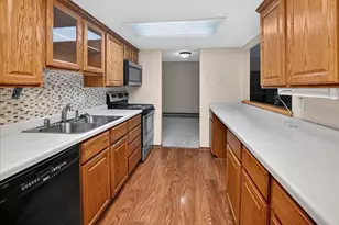325 S Yellowstone Dr, Madison, WI 53705 - Photo 11