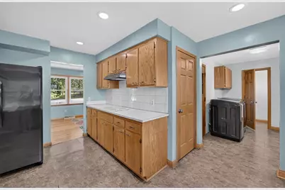 615 Village Drive, Belleville, WI 53508 - Photo 15