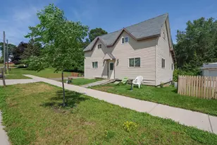 538 Maple St, Eau Claire, WI 54703 - Photo 3
