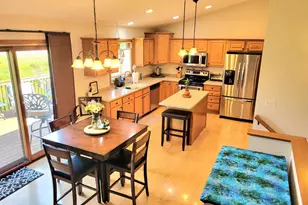 715 Cypress Ct, Sun Prairie, WI 53590 - Photo 5