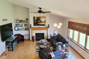 715 Cypress Ct, Sun Prairie, WI 53590 - Photo 3