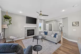 129 N Legacy Way, Sun Prairie, WI 53590 - Photo 9
