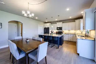 129 N Legacy Way, Sun Prairie, WI 53590 - Photo 5