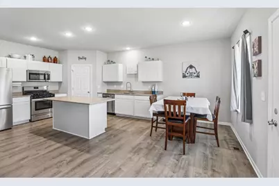 801 Margarets Way, Belleville, WI 53508 - Photo 7