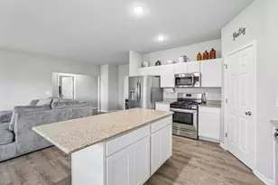 801 Margarets Wy, Belleville, WI 53508 - Photo 9