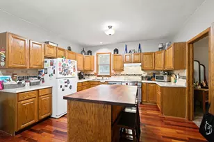 122 N 2nd St, Mount Horeb, WI 53572 - Photo 5
